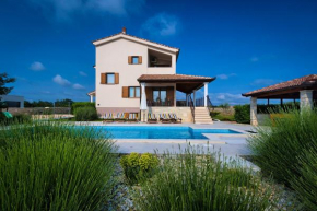 Villa Stokovci in Central Istria for families and kids with a large garden and playground
